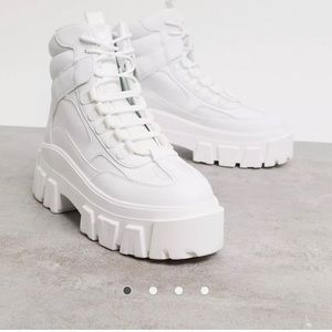 I bought this boot bring new  I just sell it cause I need cause I need some cash